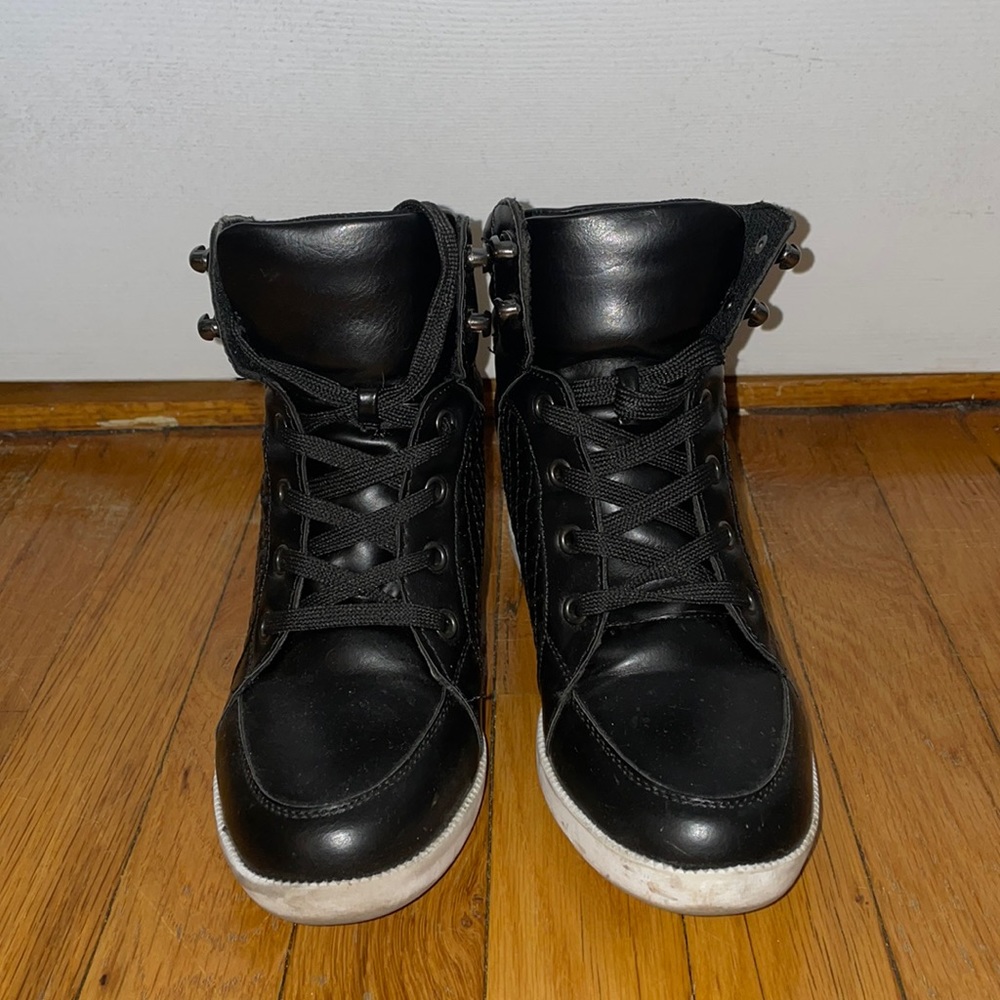 Black wedge sneakers.